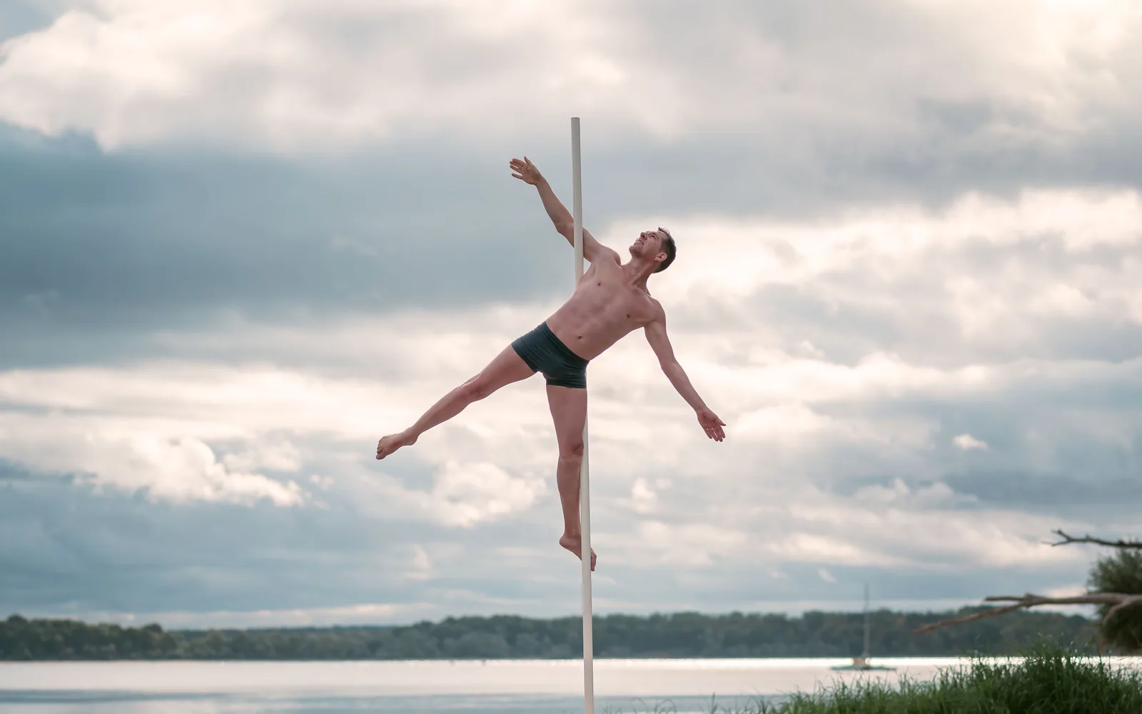 Figure de Pole Dance en extérieur